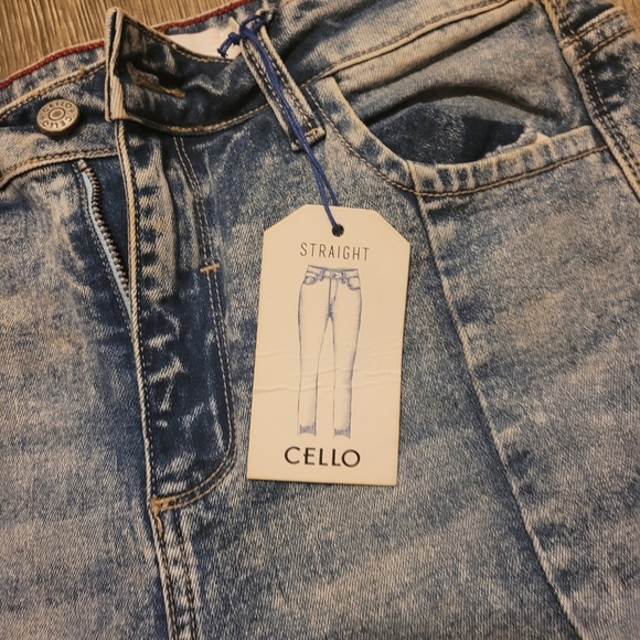 Jeans - Picture 2 of 3